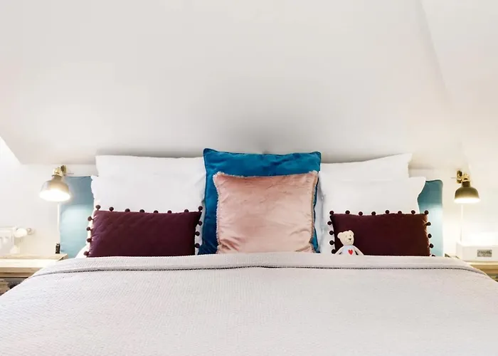 Romantic Bohemian In Old Town *